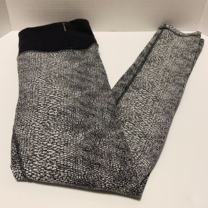 CALIA by Carrie Underwood Women’s Size Small Black & White Textured Leggings